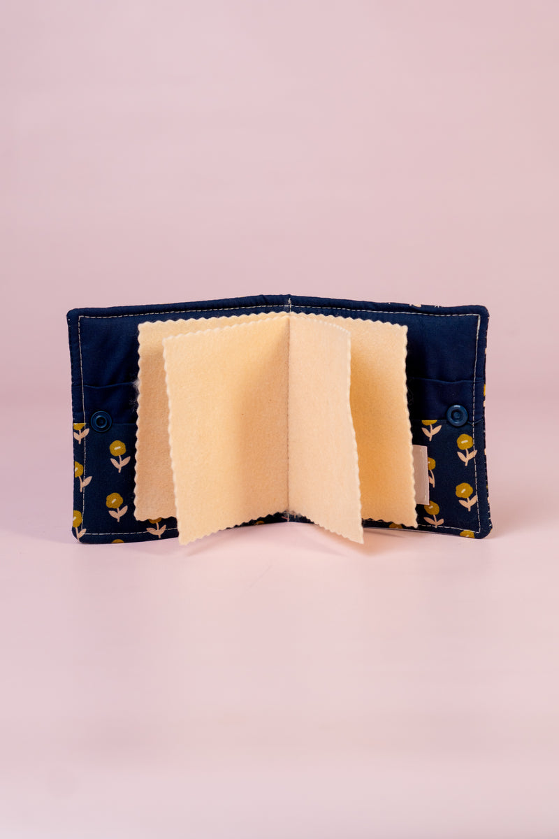 MiniOrganizador de agujas - Dancing Daisy Navy