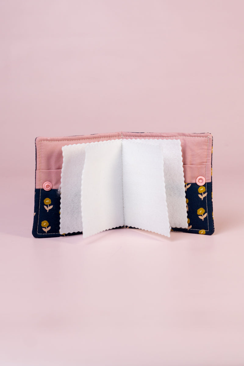 MiniOrganizador de agujas - Dancing Daisy Navy 2
